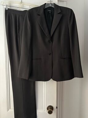 BCBGMaxAzria | Two-Piece Subtle Pinstripe Suit |  Bkack |Size 0-2
